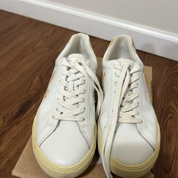 VEJA White Esplar Metallic Trim Sneakers Size 7 US $150 - Picture 4 of 9
